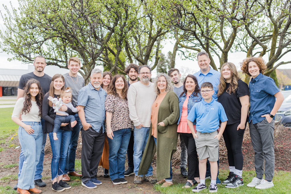 extended family spring photo session under budding trees
